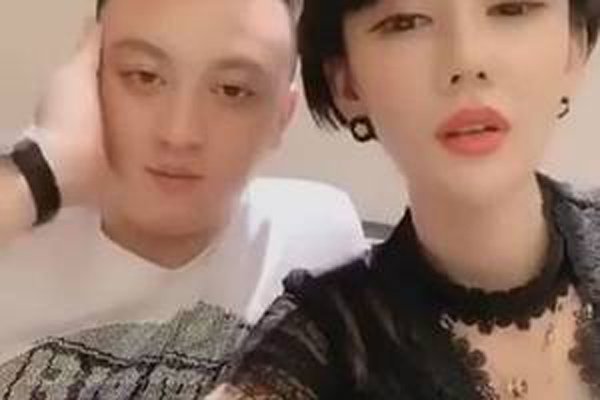 ���ְ���Ϫ���� ˧���ĸ���Ů����