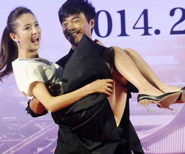 ��˼�Ϻ�ѾѾΪʲô�ֿ� ��Ů�ӿ��������Ƭ���ع�