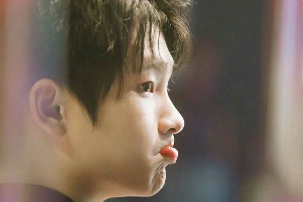 �������Ա����龭�� �͵�Ů�ѻ����к������