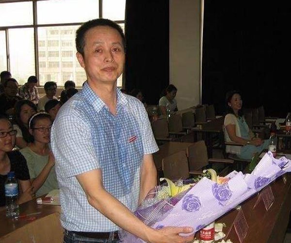 �����츸�����Ͼ��׸� ��������ǿ����Ȼ�Ǹ���ɫ��Ů��