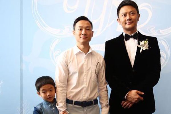 曹可凡和王冠结婚了吗 搭档妻子根本不是一个人