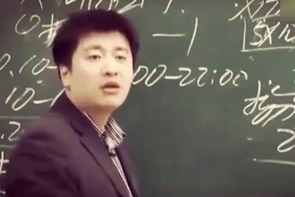 张雪峰最火的四个视频是什么 考研导师火(huǒ)爆全网不简单