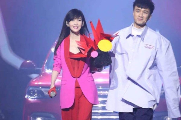 �ܻ������泪����һ�� ����̫ͻ����һ���Ӿ��ϳ���