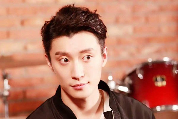 因为乔任梁的去世,好多人都在说他身边好友为什么不在身边,再说这样