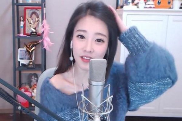 ����Ī��������Ƶ��ͼ ���Ǳ��ص�Ů������