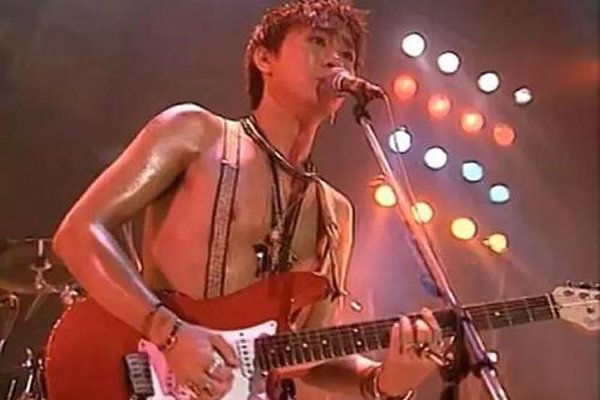 ��ɮ˵�ƼҾ��Ǻ��� ����ײ������̨��ˤ����