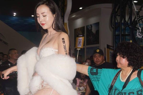 ��¶¶�������� Ϊ�˺첻֪����ռ�˶��ٱ���
