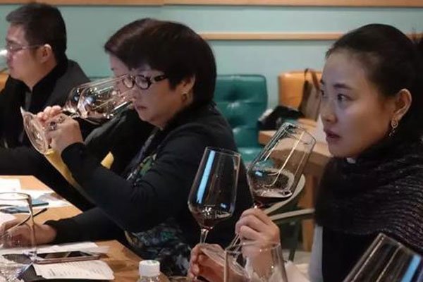 醉鹅娘的身材大尺度照 红酒生意那么好质量怎么样