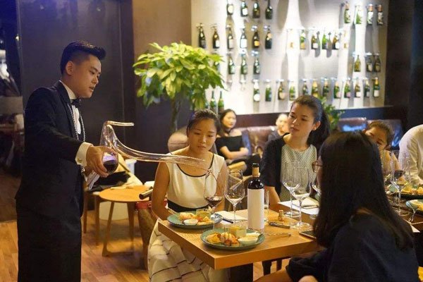 醉鹅娘的身材大尺度照 红酒生意那么好质量怎么样