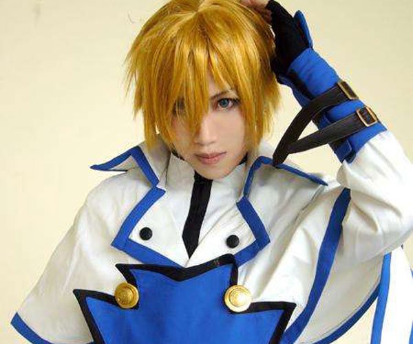 风间雅cos杀生丸 这算是比较能够接受的造型了吧