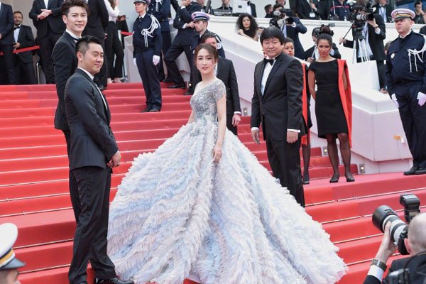 马苏走红毯六分钟视频 赖在红毯上不走的原因是什么