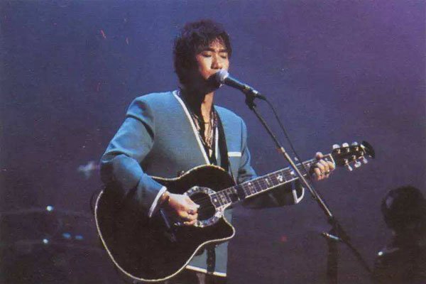 黄家驹怎么出意外的 他死后红极一时的乐队也因此解散