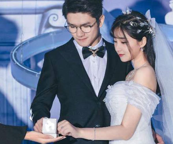 禹景曦和戚蓝尹婚纱照 赶时髦呢奉子成婚