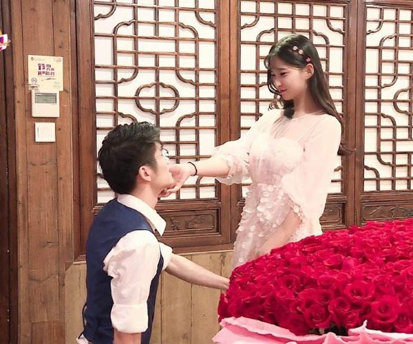 禹景曦和戚蓝尹婚纱照 赶时髦呢奉子成婚