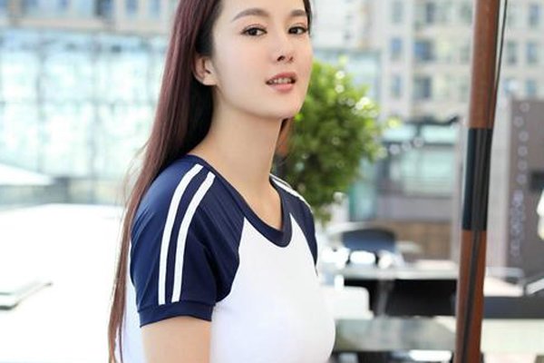 易阳12分钟事件怎么回事 吃着木瓜造就了自己的好身材