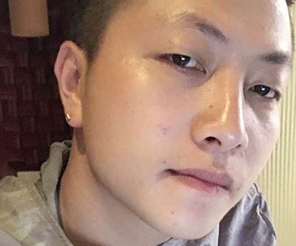 快手乞丐哥名字叫高飞,也有人说他真是的姓名叫做高德飞.