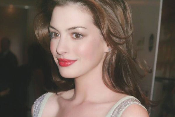 安妮海瑟薇为什么不受美国人欢迎 已经是结婚有了孩子了