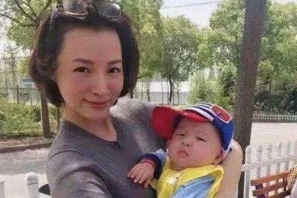董卿儿子国籍 把儿子变成美国人上更好的学校