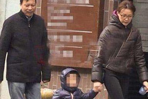 董卿儿子国籍 把儿子变成美国人上更好的学校