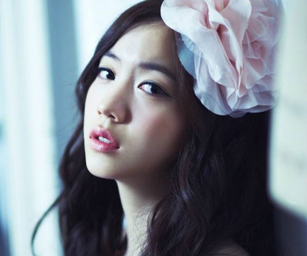 刘花英上衣滑落gif被施了魔咒的女人