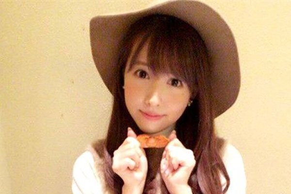 AV����Ů���������� ��չ��ͷ���͵�����һ���ļ���Ƭ