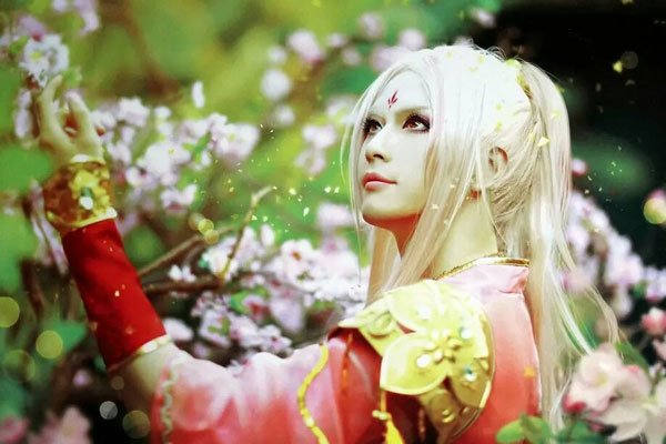 coserСС�׵ĳ���ͼ ����������Щ��Ʒ�ڱ���ô��