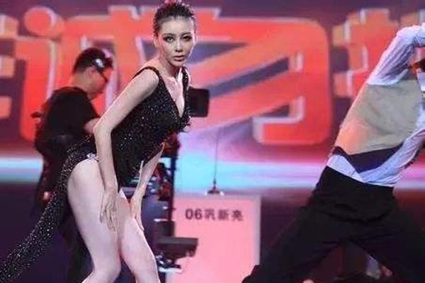 巩新亮舞林大会舞蹈 金星毫不留情的告诉她不适合(hé)跳舞