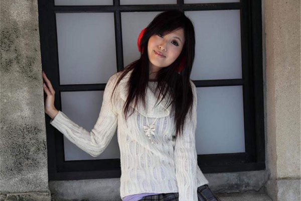 简晓育丝袜照片及资料 自身锻炼的好身材也出彩