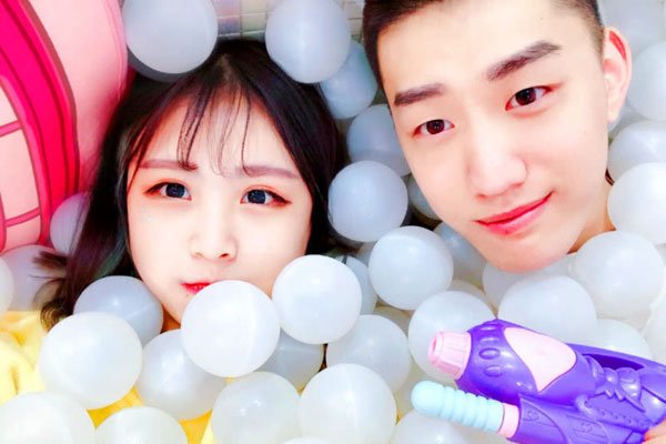 ��θ��è���ú�˭���� ���ٺ���ʲô��ϵ����û��