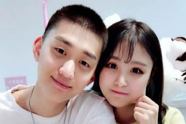 ��θ��è���ú�˭���� ���ٺ���ʲô��ϵ����û��