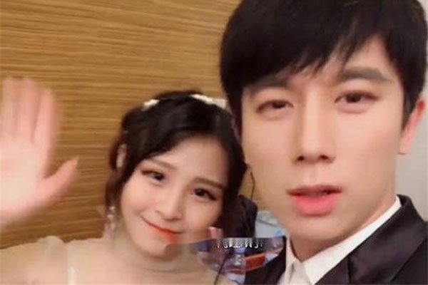 ��θ��è���ú�˭���� ���ٺ���ʲô��ϵ����û��