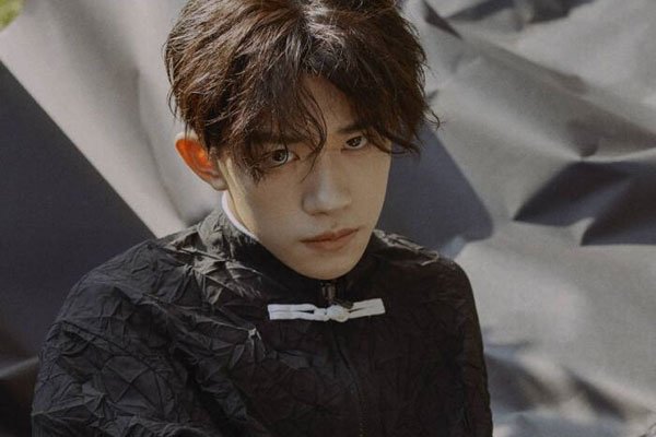 易烊千玺很大凸了出来 身材那么好成为了姐姐心头好