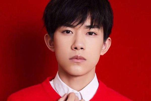 易烊千玺很大凸了出来 身材那么好成为了姐姐心头好