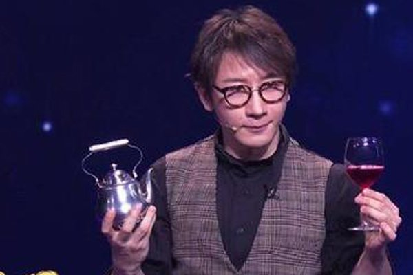 ��ǫΪʲôͻȻ������ �۷�֮���Ȼ����