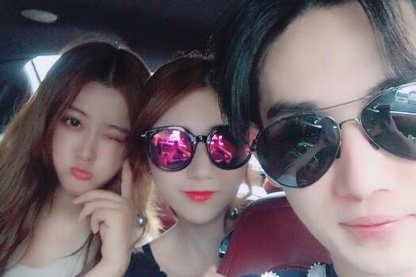 ��è������ͥ�����Ǹ������� ������Ů��ӵ������