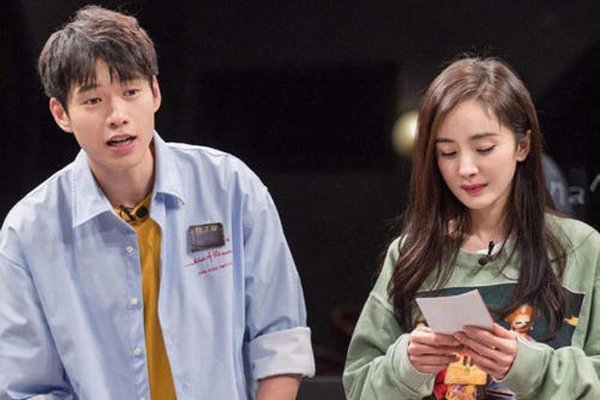 κ��ѫ��������һ����� ��ͬ������һ�ҾƵ��ſ�