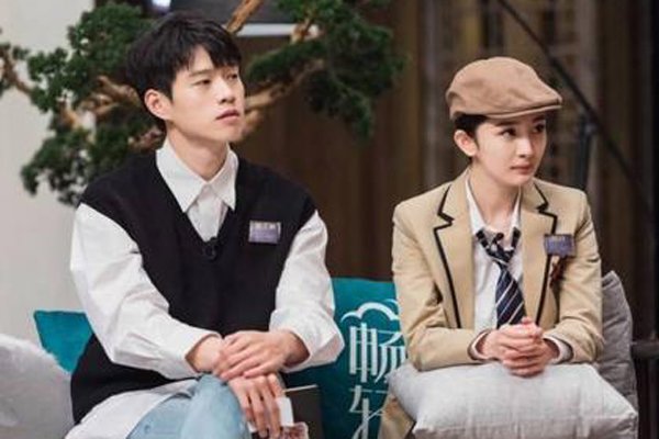 κ��ѫ��������һ����� ��ͬ������һ�ҾƵ��ſ�