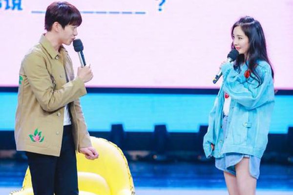 κ��ѫ��������һ����� ��ͬ������һ�ҾƵ��ſ�