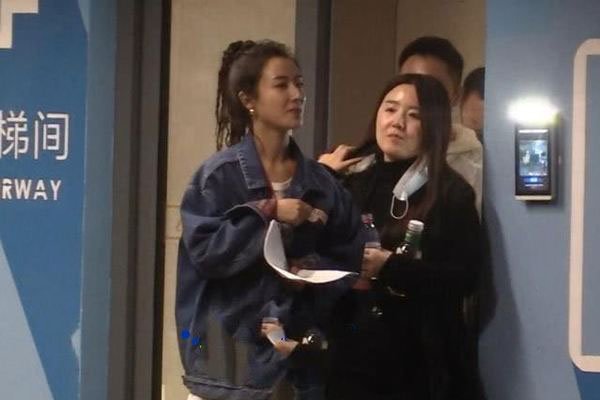 �������������˭ ޱ櫵��Ϲ����ɹ�Ů�˱���ĵ�����