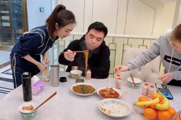 �������������˭ ޱ櫵��Ϲ����ɹ�Ů�˱���ĵ�����