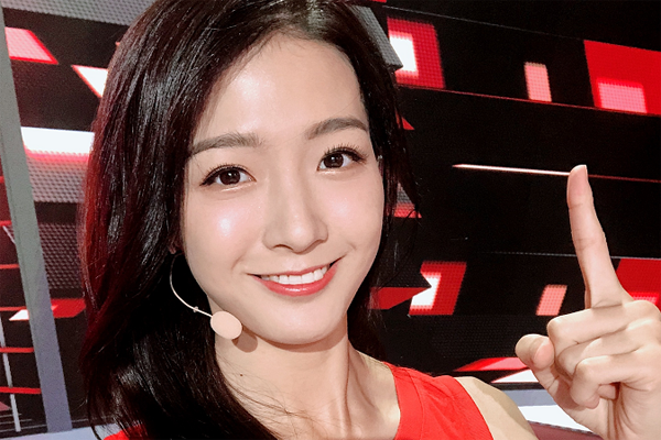 腾讯nba直播雪儿穿丝袜了丝袜修饰着纤细的大长腿