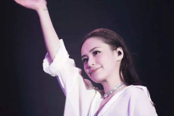 ����ͩ����ɾ������Ƭ �����к��崿û�а���ϵ