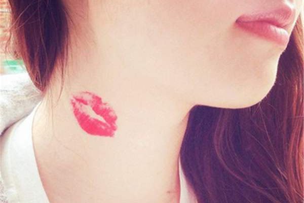 被吸草莓者什么感受有人被吸草莓猝死了怎么回事