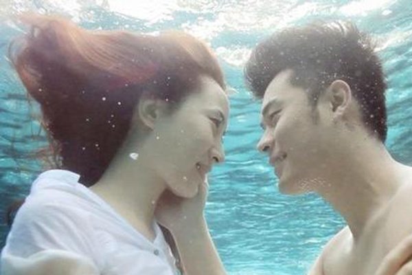 �º�д����溵ĳ�΢�� ������溵�΢����Ȼ��ɾ��