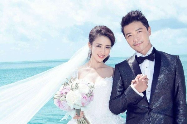 陈思成佟丽娅正式离婚 经纪人公开两个人就是不承认