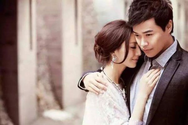陈思成佟丽娅正式离婚 经纪人公开两个人就是不承认