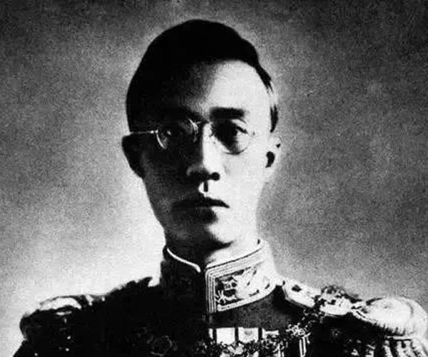 傅仪十二岁遭宫女调教 这个皇帝当的太可悲不如老百姓