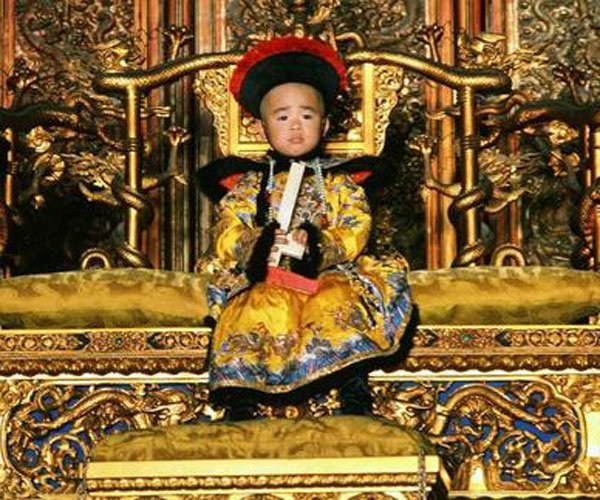 傅仪十二岁遭宫女调教 这个皇帝当的太可悲不如老百姓