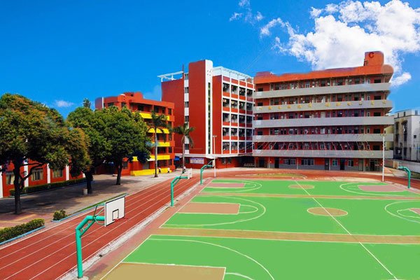 技校门7分钟视频女孩子的父亲对内幕无法接受