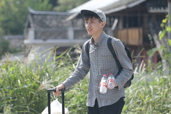 ���μ��Ǽٵ�ȫ����Ϸ Ϊ�˿����뿪��ʲô��Ը����